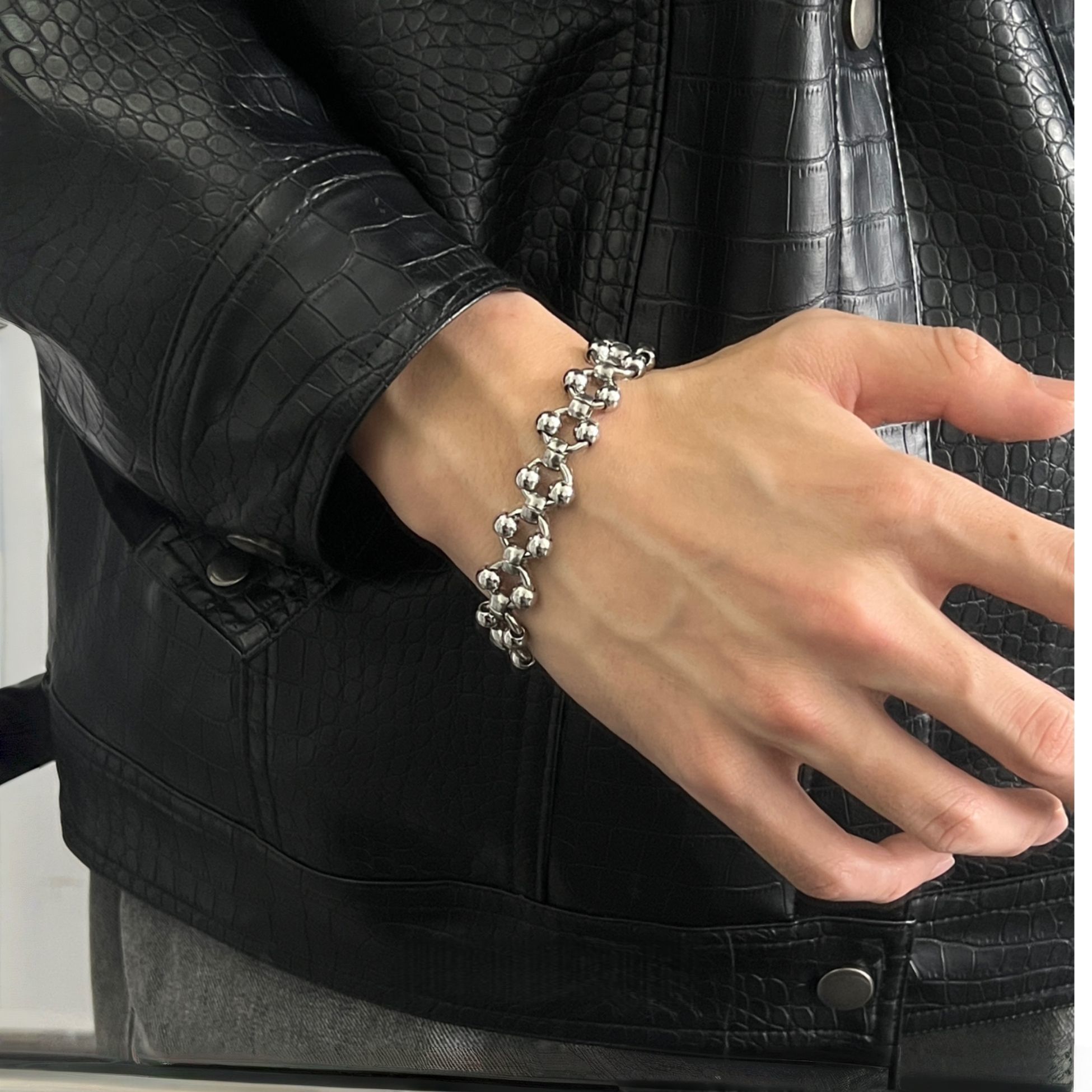 헤비 펑크 할로우 스틸 비드 팔찌 - 변색 없는 티타늄 - Streetwear Brand Jewelry 리뷰 및 가격